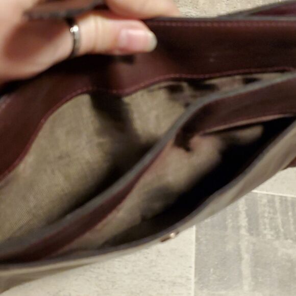 GUC Vintage Maroon Medium Leather Clutch - Picture 6 of 10